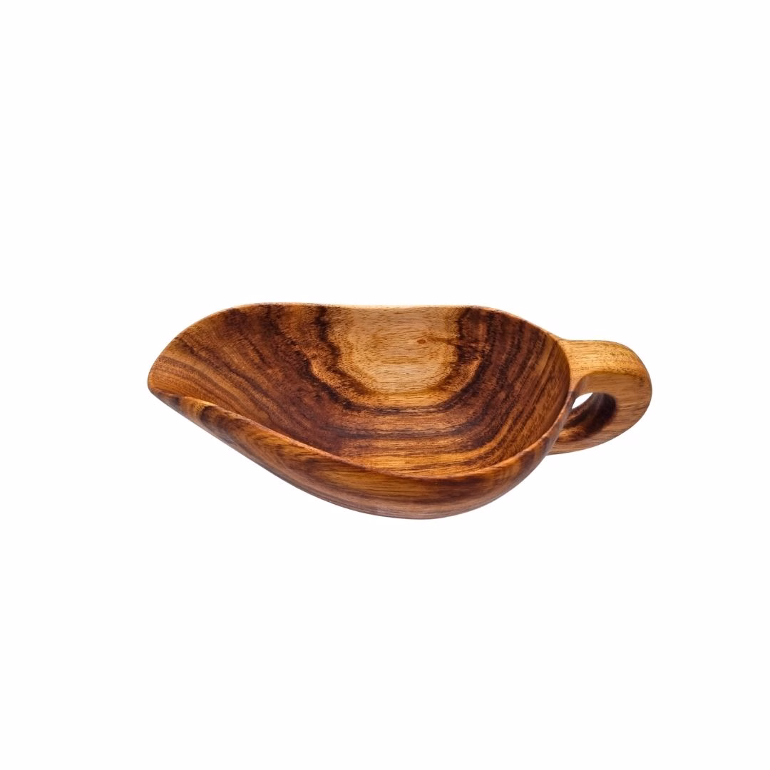 Vista superior e interior de una salsera de madera nativa de 30x13 cm, mostrando la profundidad y el patrón de las vetas.