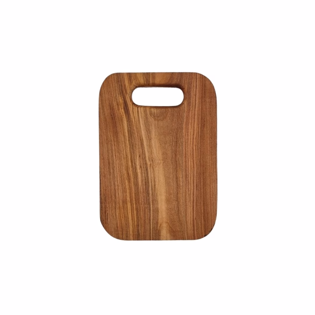 Reverso liso de la tabla de madera multiuso de 30 cm, ideal para usar como tabla de corte tradicional.