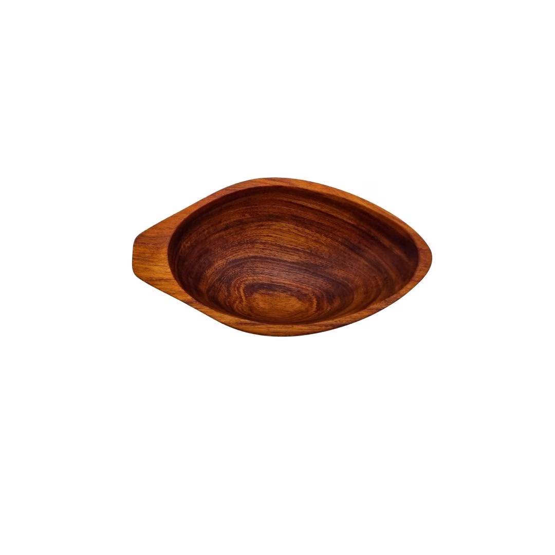 Vista superior e interior del cuenco de madera con forma de piñón talla S, destacando el hermoso patrón de sus vetas circulares.