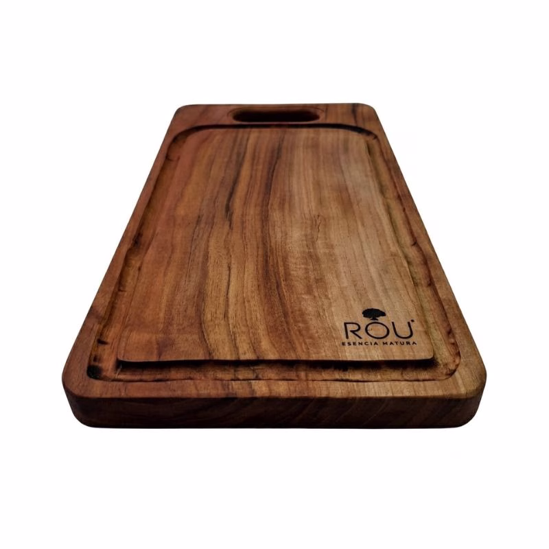 Tabla para asado de madera nativa de roble o coigüe de 40 cm, vista en perspectiva mostrando la canaleta para jugos perimetral.